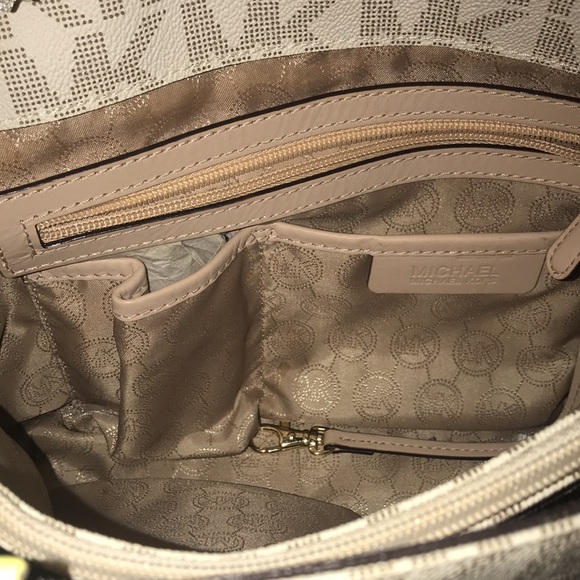 Authentic Michael Kors purse - Picture 7 of 11